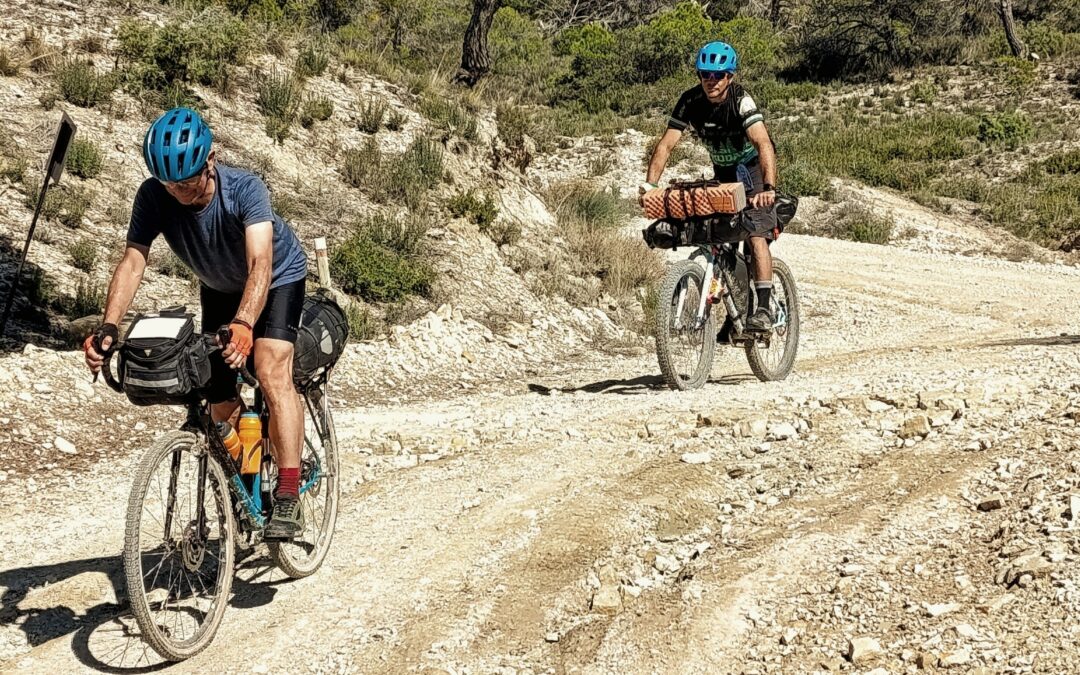 Cómo llevar el equipaje en un viaje en bicicleta: Guía para principiantes